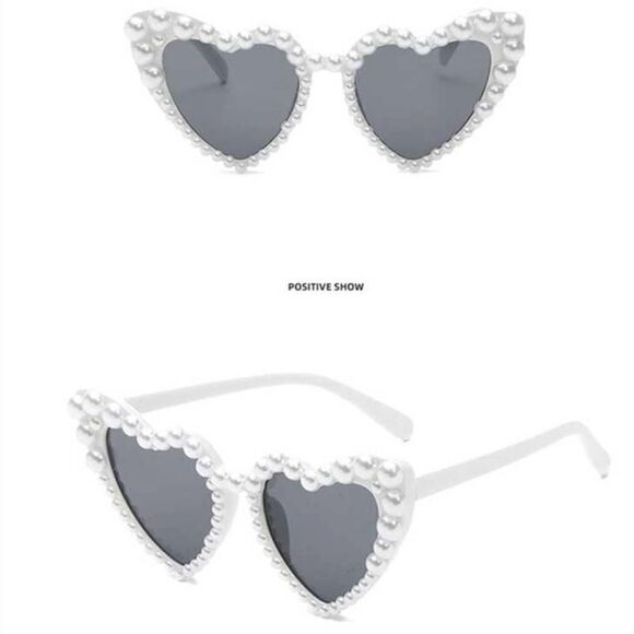 Heart sunglasses  - Picture 1 of 3